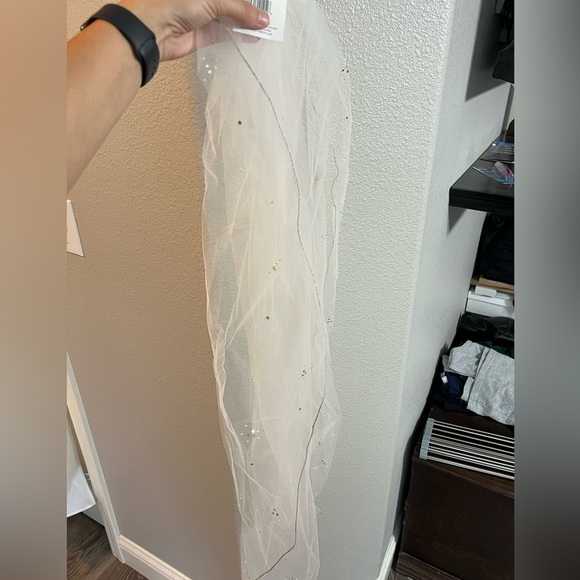 Mid Length Veil - Picture 6 of 9